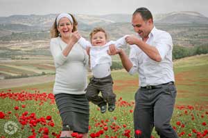 maternity family poppies pregnancy photographed by Yonit Schiller © 2015  יונית שילר